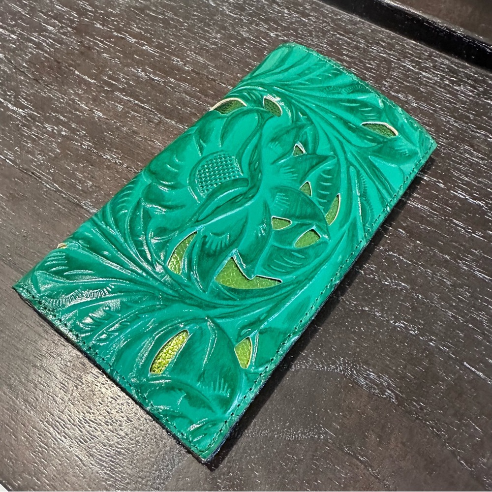 Patricia Nash Evelyn Bi-fold Green & Metallic / Embossed Wallet